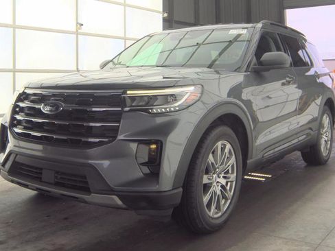 Used 2025 Ford Explorer Active w/ Active Comfort Package image 1
