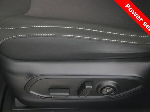 Used 2024 Jeep Grand Cherokee Laredo image 18