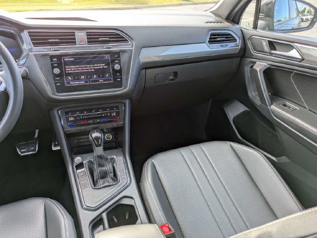 Used 2023 Volkswagen Tiguan SE R-Line FWD image 17