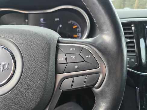 Used 2022 Jeep Grand Cherokee Laredo X image 14