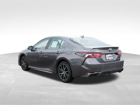Used 2023 Toyota Camry SE FWD image 7