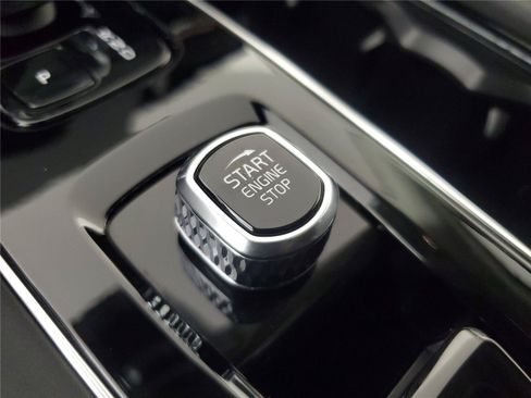 Certified 2026 Volvo XC90 B6 Plus AWD/4WD image 30