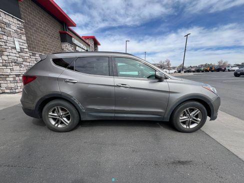 Used 2017 Hyundai Santa Fe Sport image 2