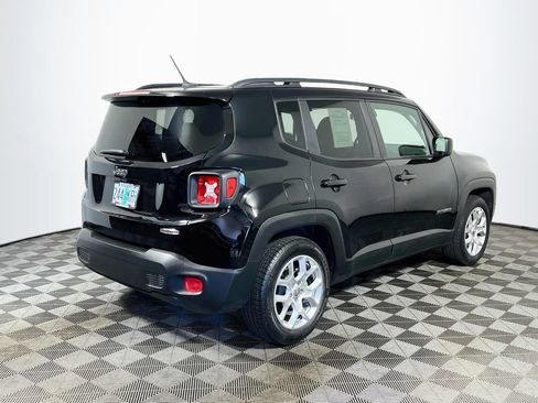 Used 2017 Jeep Renegade Latitude FWD image 7