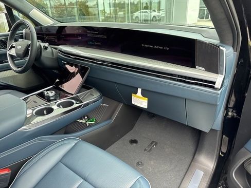 New 2025 Cadillac Escalade IQ Sport 2 image 21