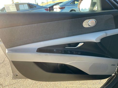 Used 2025 Hyundai Elantra Limited image 20