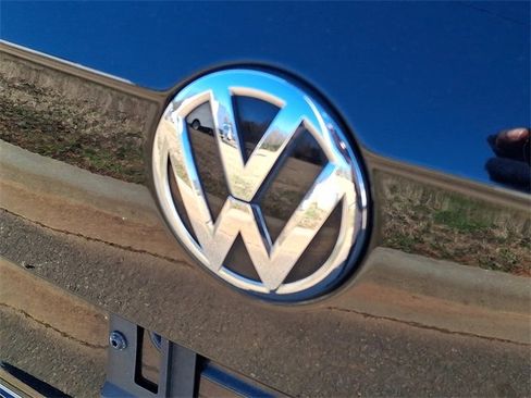 Used 2019 Volkswagen Tiguan SE w/ Panoramic Sunroof Package image 23