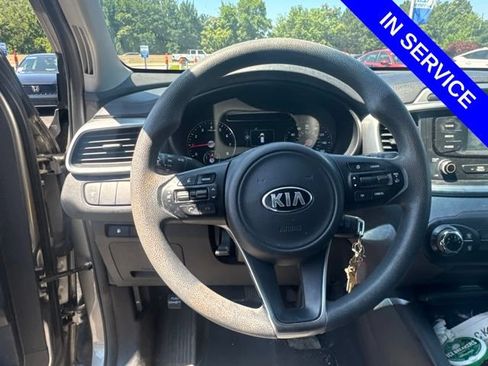Used 2017 Kia Sorento FWD image 7