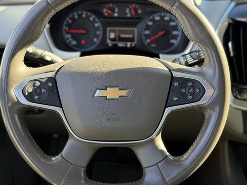 Used 2021 Chevrolet Traverse LT image 26