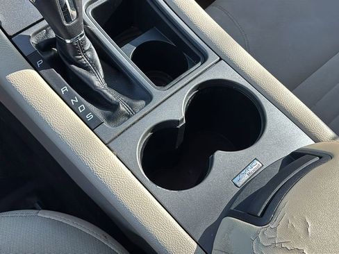 Used 2015 Ford Taurus SE image 21