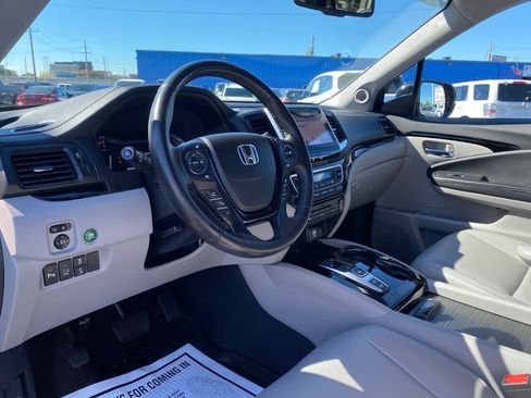 Used 2018 Honda Pilot Touring image 9