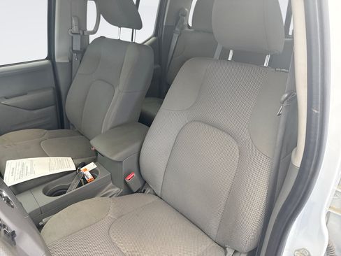 Used 2020 Nissan Frontier SV w/ Midnight Edition Floor Mats AWD/4WD image 9