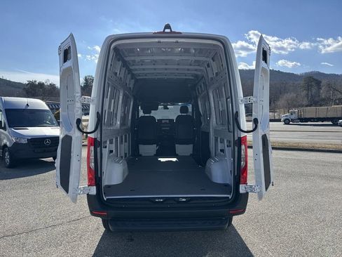 New 2025 Mercedes-Benz Sprinter 2500 image 12