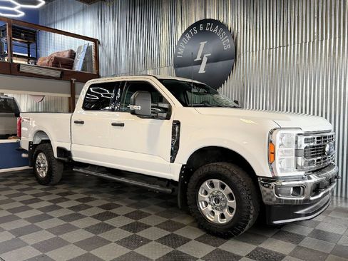 Used 2023 Ford F250 XLT w/ FX4 Off-Road Package image 2