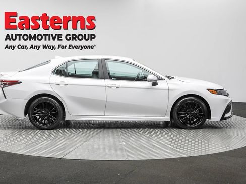 Used 2024 Toyota Camry SE image 4