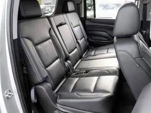 Used 2019 Chevrolet Suburban LT image 47