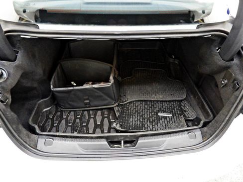 Used 2019 Jaguar XE Premium image 13