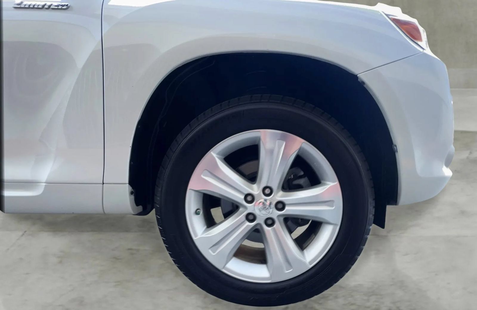 Used 2010 Toyota Highlander Limited w/ Extra Value Pkg 8 FWD image 45