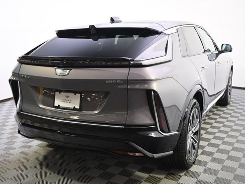 New 2025 Cadillac Lyriq Luxury AWD/4WD image 6