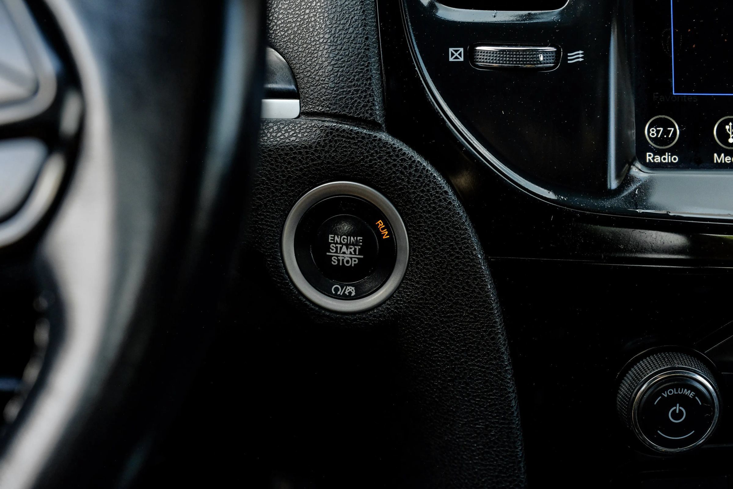 Used 2019 Chrysler 300 S RWD image 28