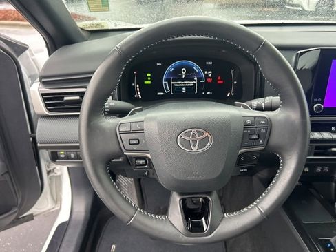 Used 2025 Toyota Camry SE image 17