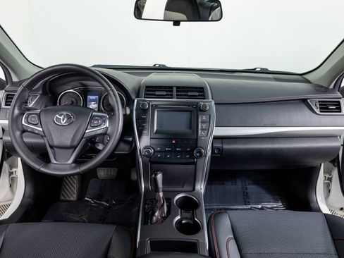 Used 2017 Toyota Camry SE image 33