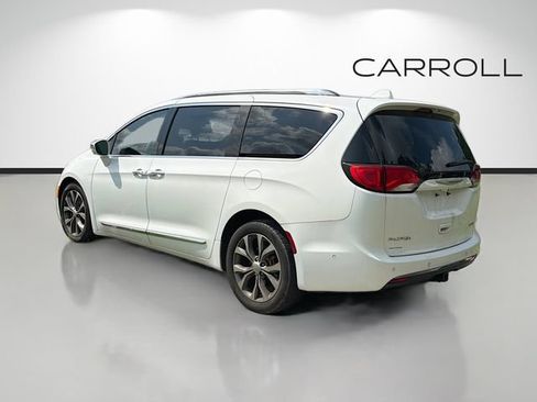 Used 2017 Chrysler Pacifica Limited w/ UConnect Theater Package FWD image 5