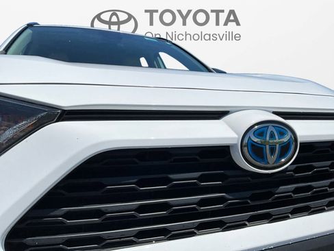 Used 2022 Toyota RAV4 LE AWD/4WD image 10