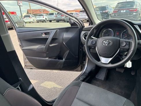 Used 2018 Toyota Corolla LE FWD image 15