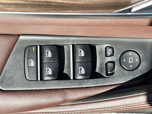 Used 2021 BMW 530i xDrive w/ Premium Package image 19