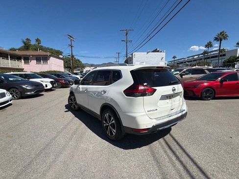 Used 2019 Nissan Rogue SV w/ Premium Package FWD image 3