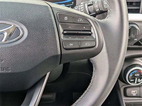 Used 2025 Hyundai Venue Limited image 16