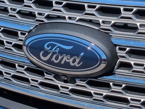 Used 2022 Ford Explorer Limited w/ Equipment Group 301A AWD/4WD image 12