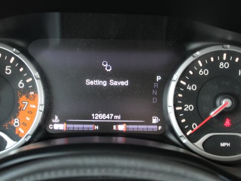 Used 2015 Jeep Renegade Trailhawk AWD/4WD image 21