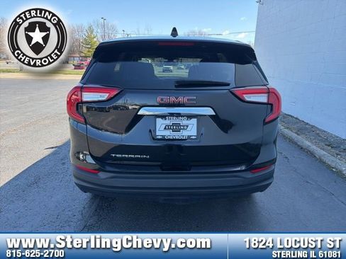 Used 2024 GMC Terrain SLE image 4