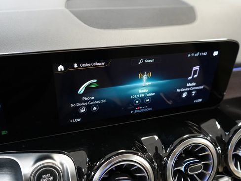 Used 2023 Mercedes-Benz GLB 250 4MATIC image 36