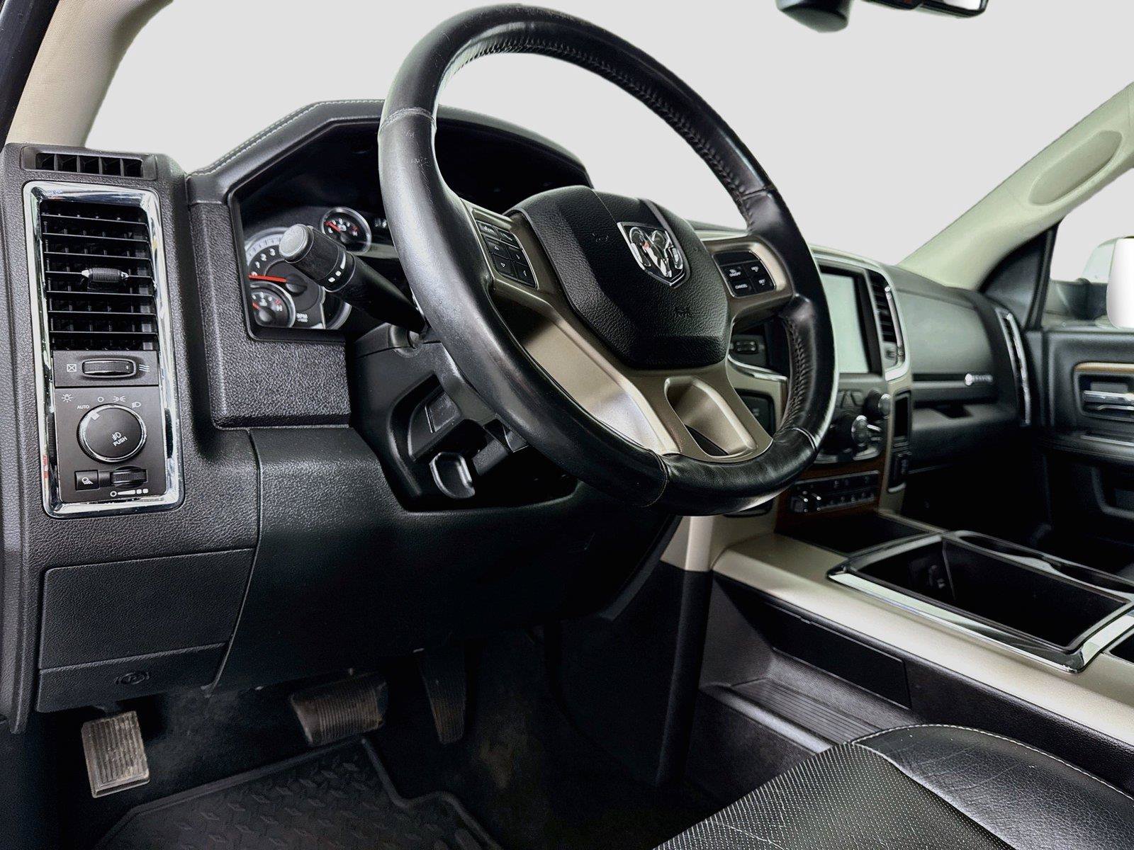 Used 2015 RAM 2500 Laramie w/ Convenience Group AWD/4WD image 3