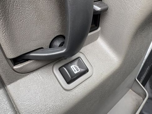 Used 2017 Chevrolet Express 3500 RWD image 25