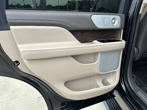 Used 2024 Lincoln Navigator Reserve AWD/4WD image 10