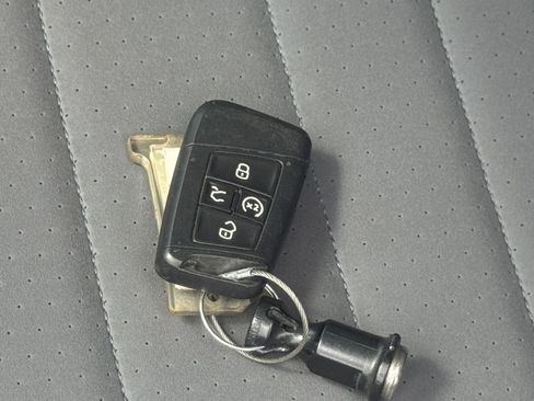 Used 2025 Volkswagen Jetta SE FWD image 24