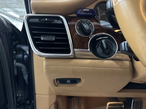 Used 2013 Porsche Panamera GTS image 16