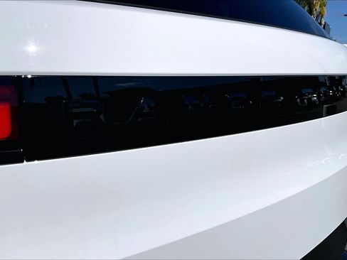 Used 2024 Land Rover Range Rover Sport SE AWD/4WD image 29