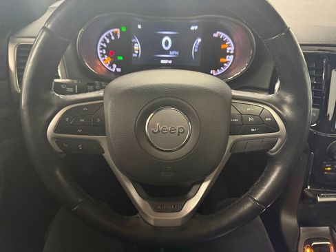 Used 2022 Jeep Grand Cherokee Laredo X image 11