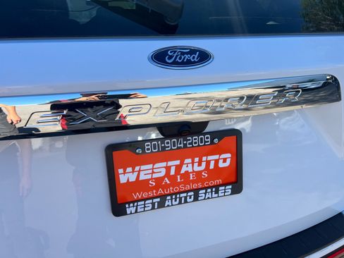Used 2023 Ford Explorer XLT w/ Equipment Group 202A image 29