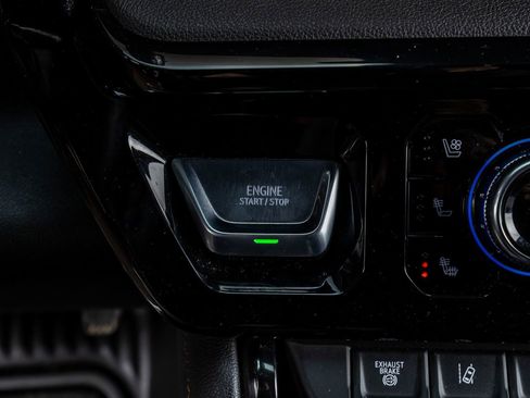 Used 2024 GMC Sierra 2500 AT4 image 22