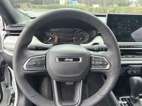 Used 2024 Jeep Compass Limited image 9