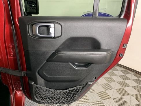 Used 2021 Jeep Wrangler Unlimited Sahara image 35