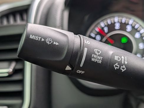 Used 2019 RAM 1500 Laramie image 24