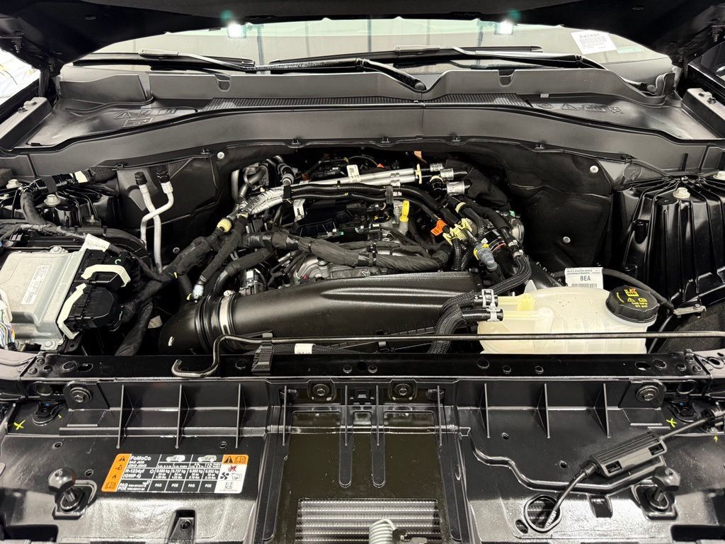 Certified 2025 Ford Explorer Active AWD/4WD image 9