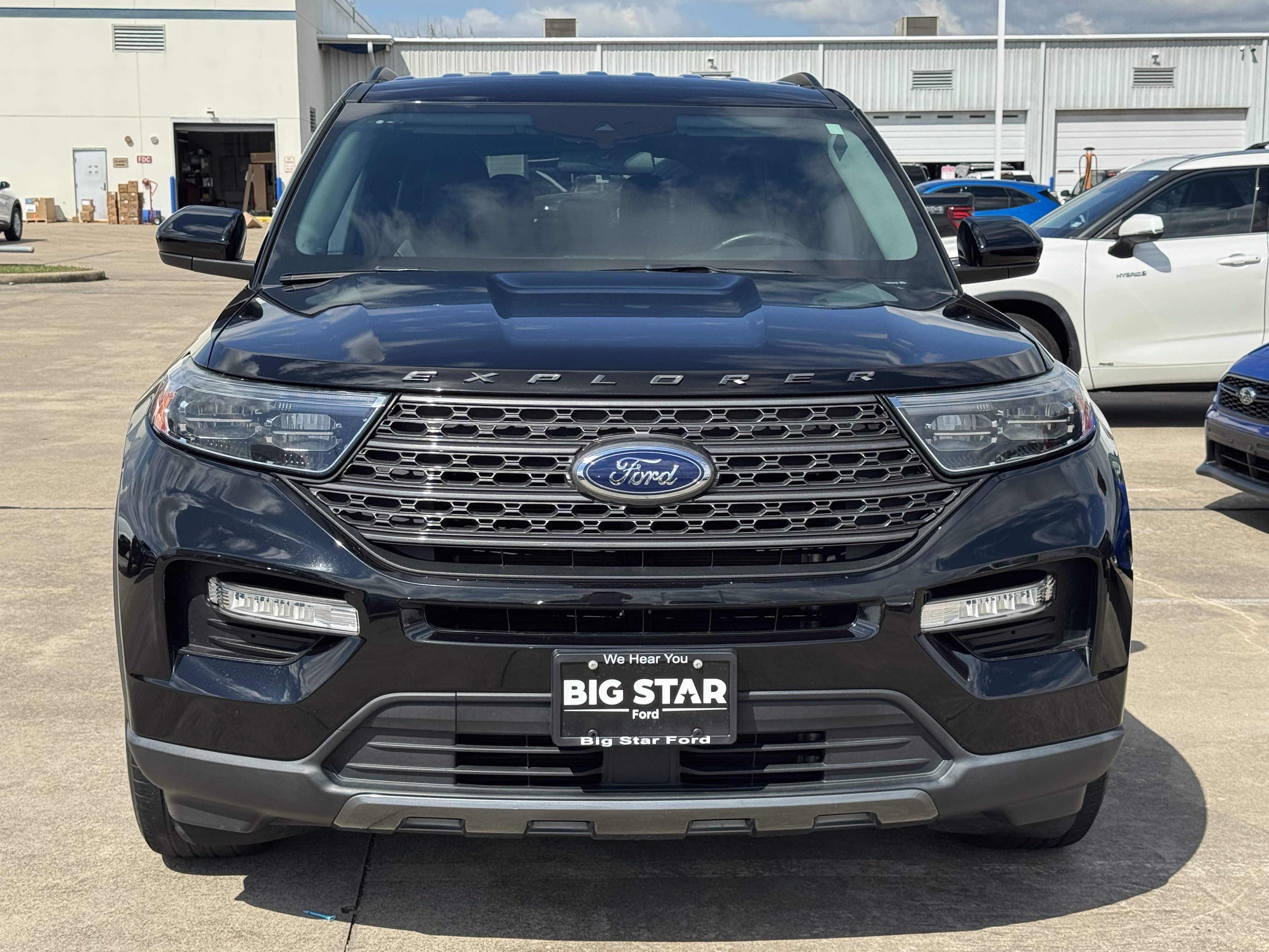 Used 2023 Ford Explorer XLT w/ Equipment Group 202A RWD image 9